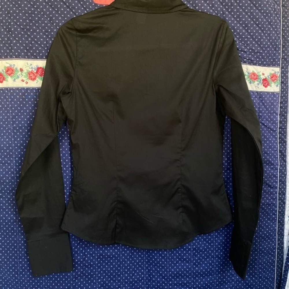 Divided black button‎ down blouse - Picture 3 of 4